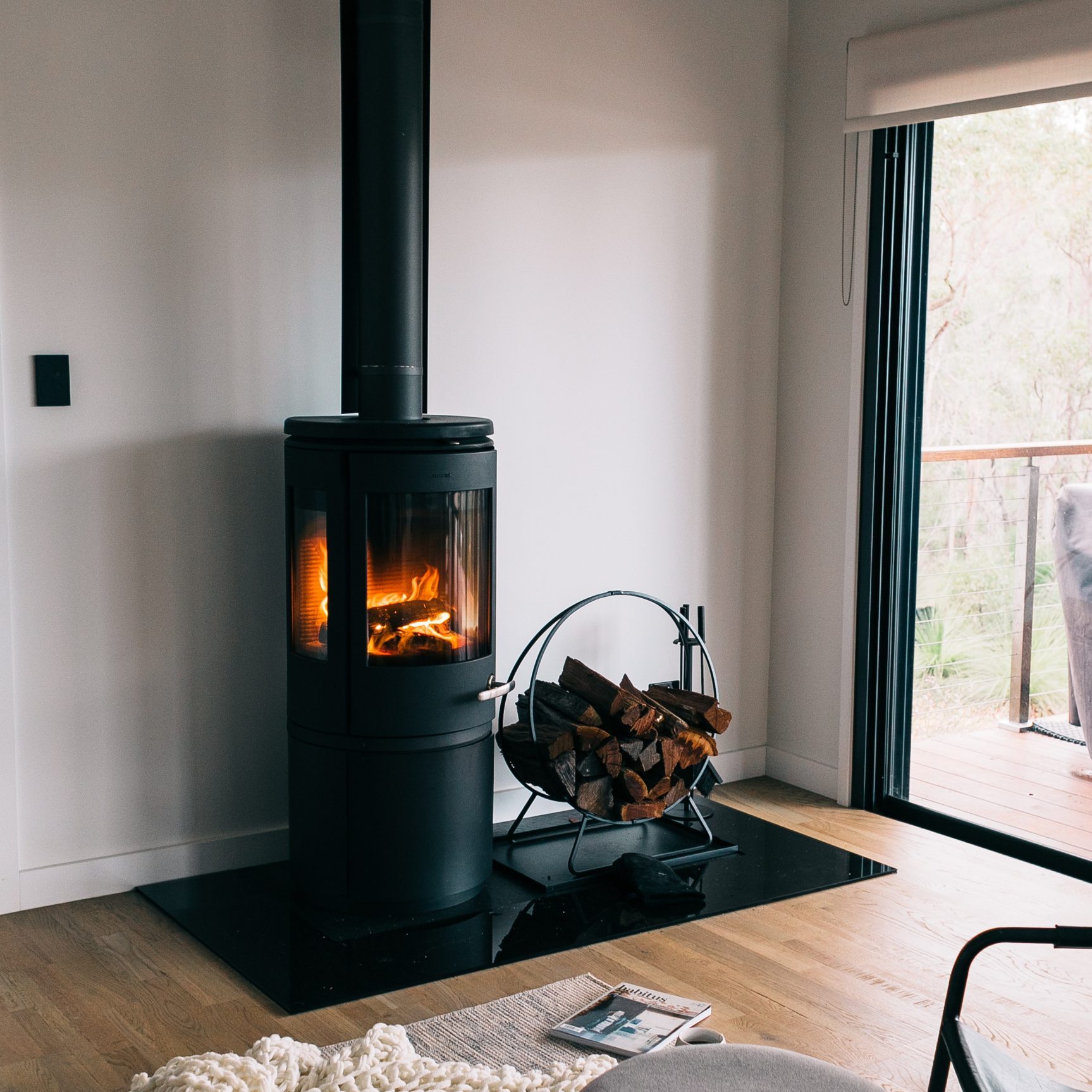 cozy-modern-living-room-fire